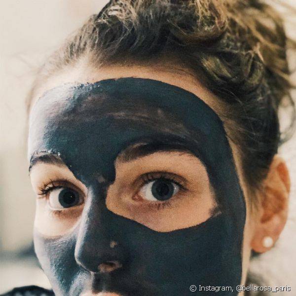 Máscaras de argila, como verde e preta, podem ser o segundo passo da preparação de pele para desintoxicar, tirar oleosidade e iluminar a pele no dia do casamento (Foto: Instagram @bellarosa_paris)